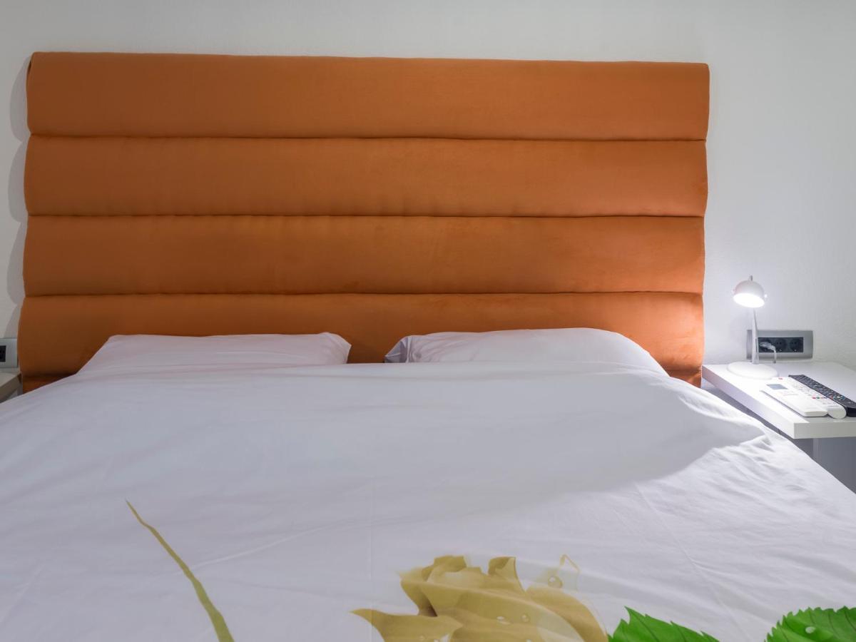 Apartments Windrose โกตอร์ ภายนอก รูปภาพ